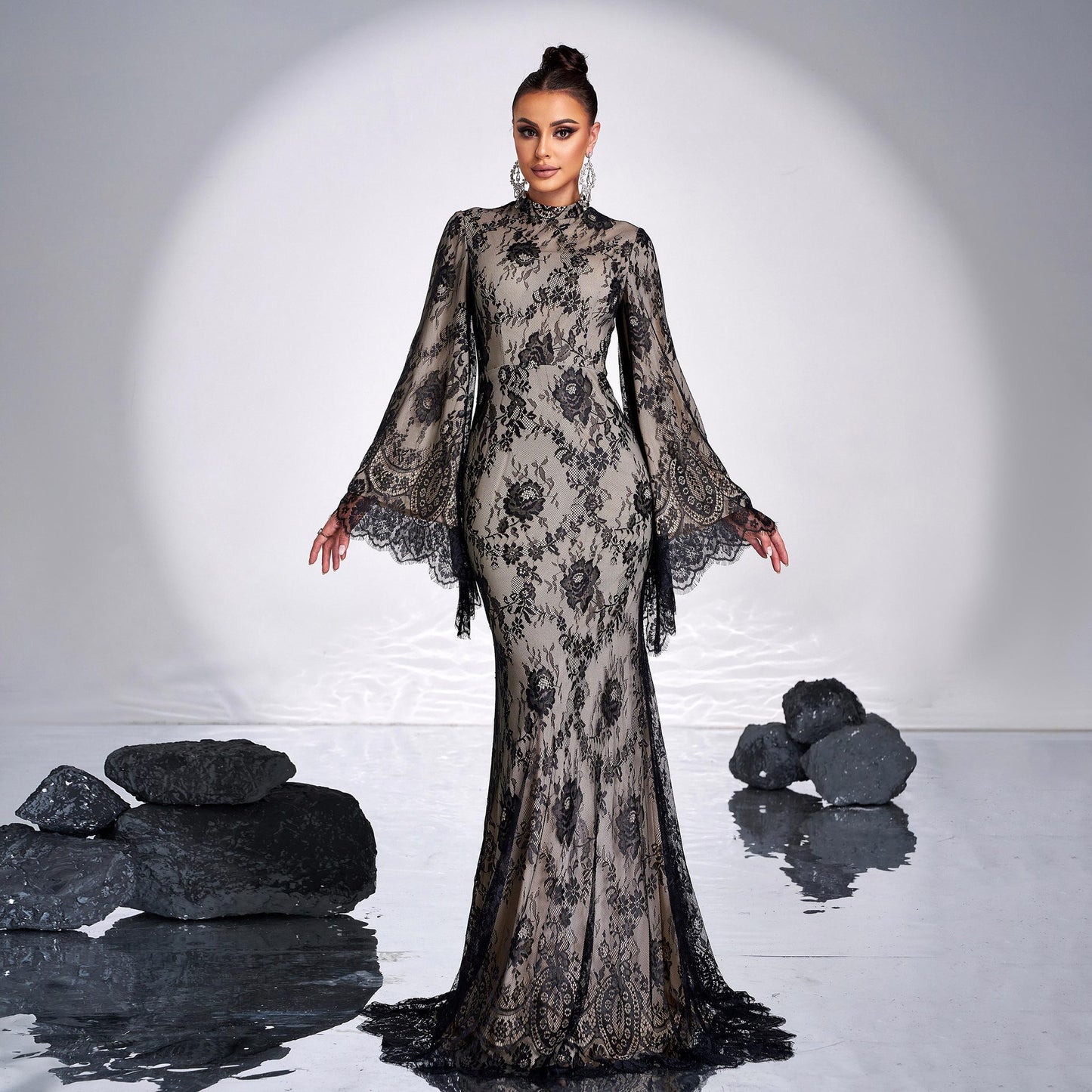 “Elegant Long Sleeve Lace Evening Dress – Round Neck Formal Banquet Gown”